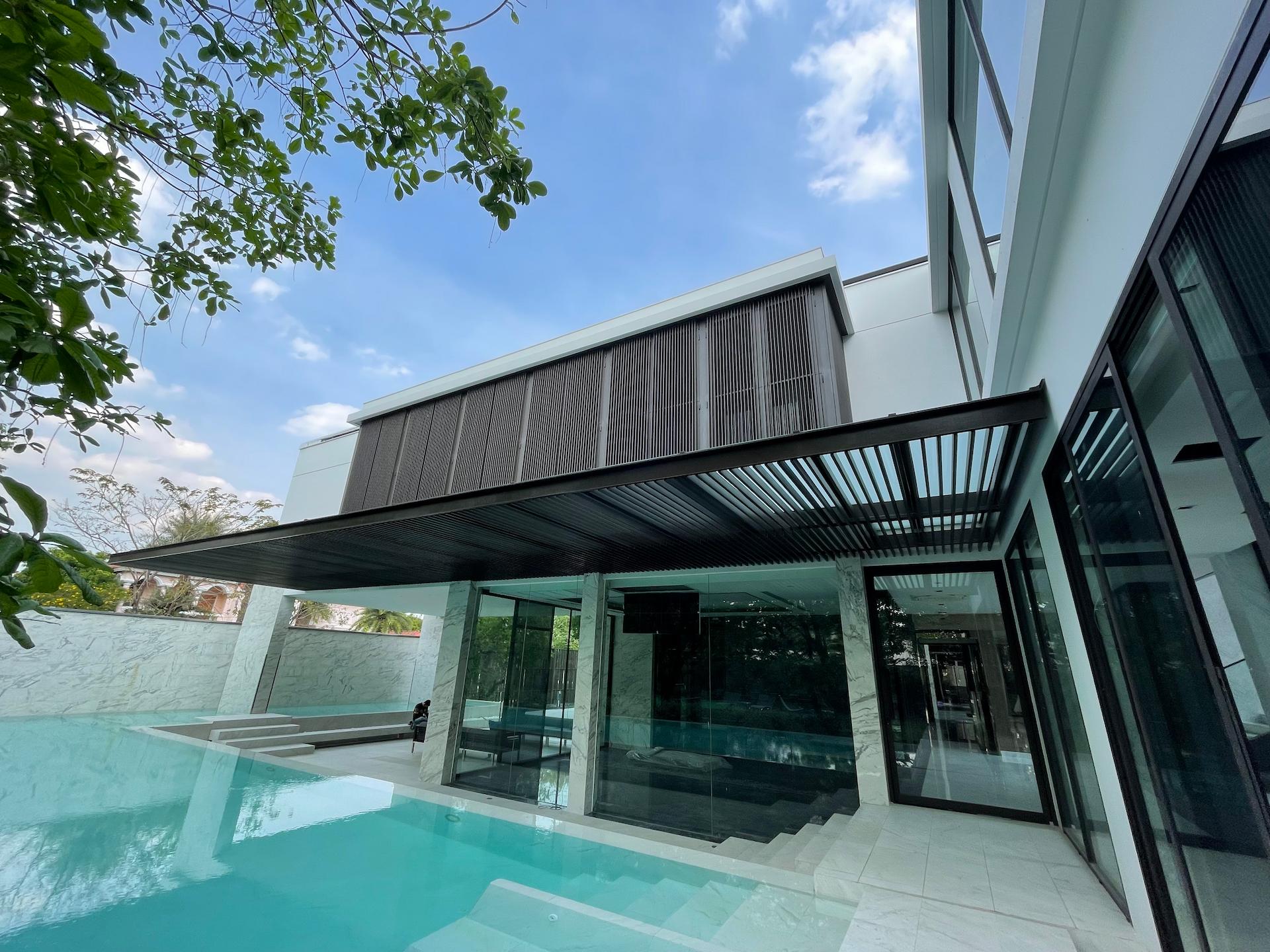 ภาพถ่ายด้านนอกบ้าน - ผลงานของ Aluzat